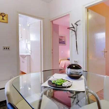 Oleander - Near & Old Town With Parking