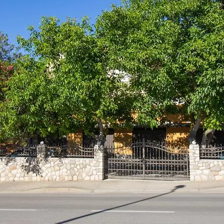 Apartments Oleander - Near Beach & Old Town With Parking